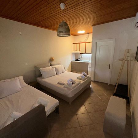 Ab Apartments Самотраки Екстериор снимка